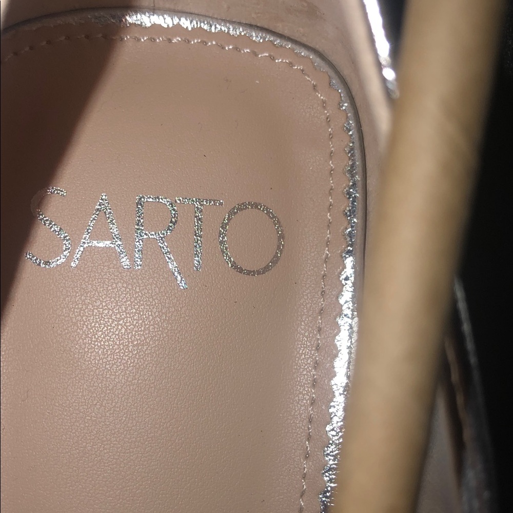 NWOT Franco Sarto Silver Avery Flats 10M - Picture 2 of 6